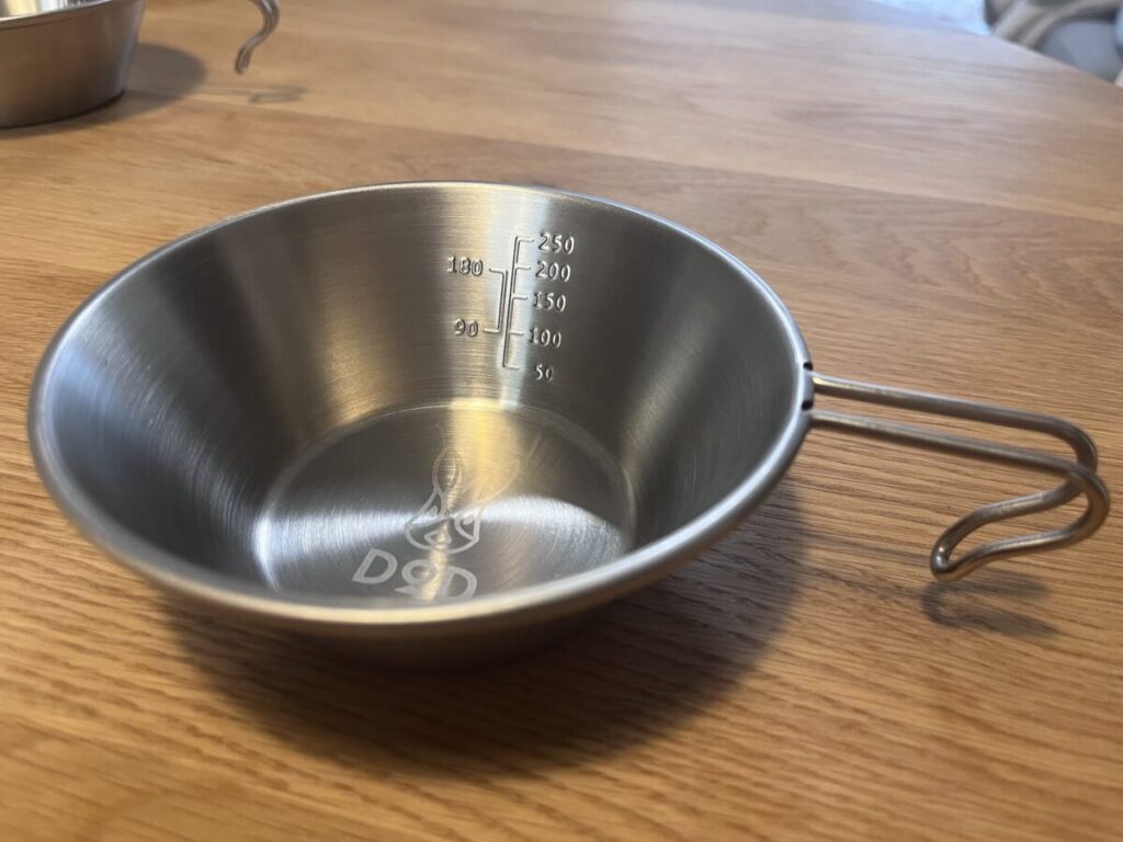 ウサシェラコ50ml刻みの目盛り + 90mlと180mlの目盛り：炊飯に便利！