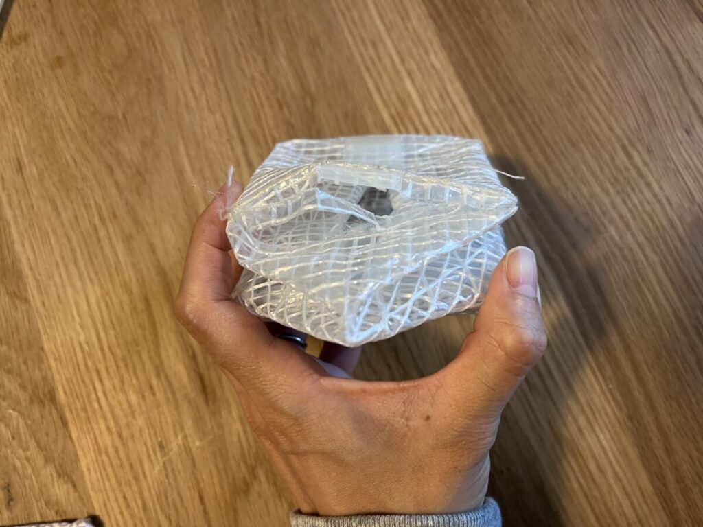 キャリーザサン　本体が破れている